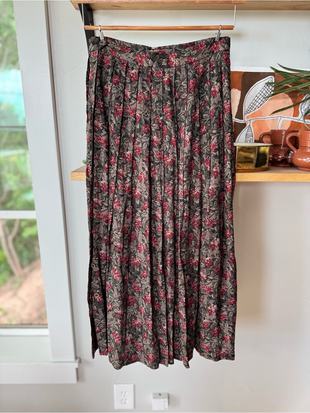 Vintage Susan Bristol Floral Pleated Maxi Skirt in Olive and Berry Size 8 - Picture 3 of 8